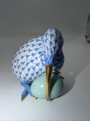 Herend Hungary Handpainted Blue Fishnet Bird Figurine Kiwi w Egg VH #1534