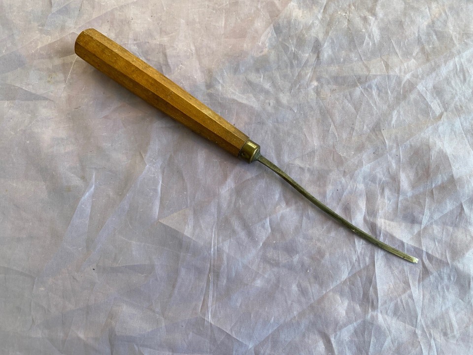 VINTAGE S J ADDIS 1/16” WIDE NO 42 CURVED CARVING PARTING TOOL -VERY ...