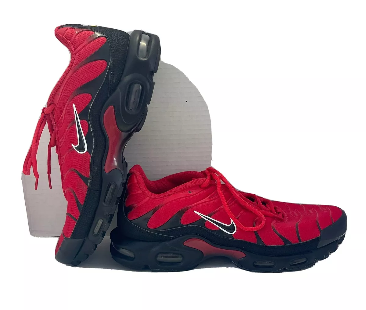 Red and black tn deals trainers