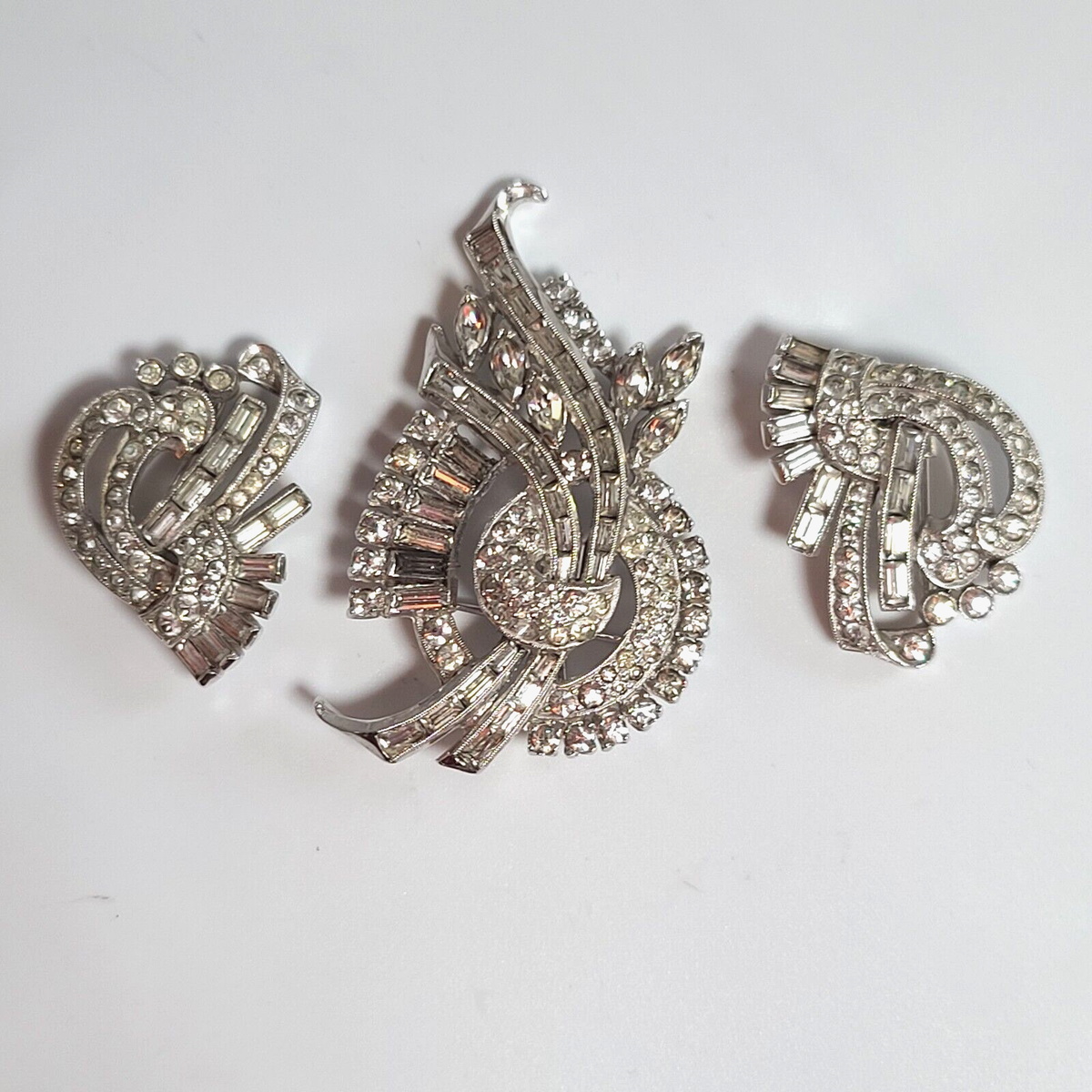 Unsigned JOMAZ/ MAZER clear swirl brooch pendant fur/ shoe clips