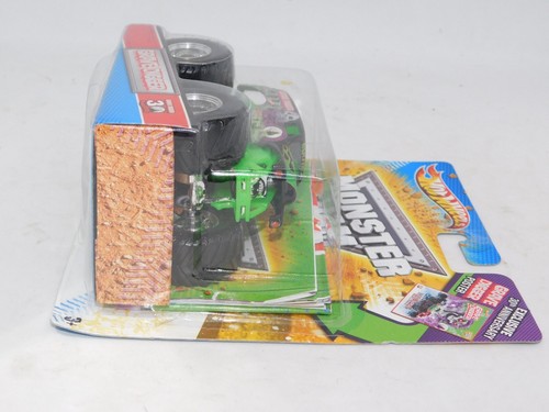 Monster Jam Grave Digger 30 aniversario Monster Truck Hot Wheels con póster #2 - Imagen 2 de 3
