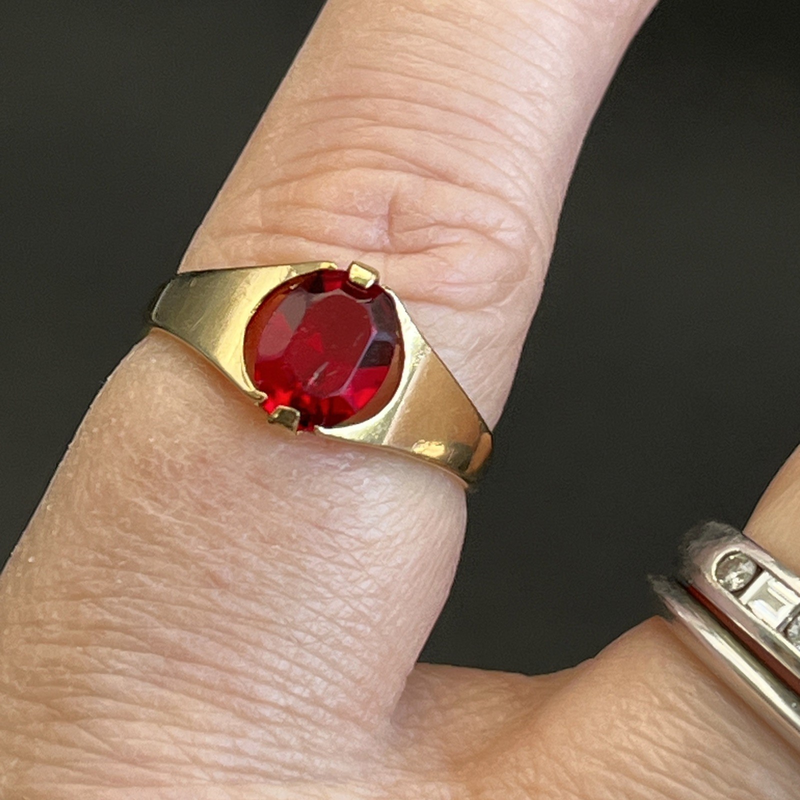 Hallmarked 9ct Gold Ring With Ruby Red Stone Size… - image 8