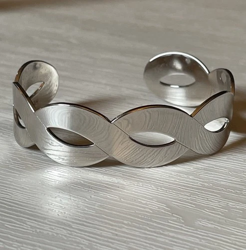 Vintage 70’s Sarah Coventry Silvertone Open Cuff Bracelet Costume Jewelry 1976