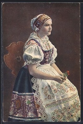 Künstler-AK Museum v Sobeslavi, Divka v blatskem kroji 