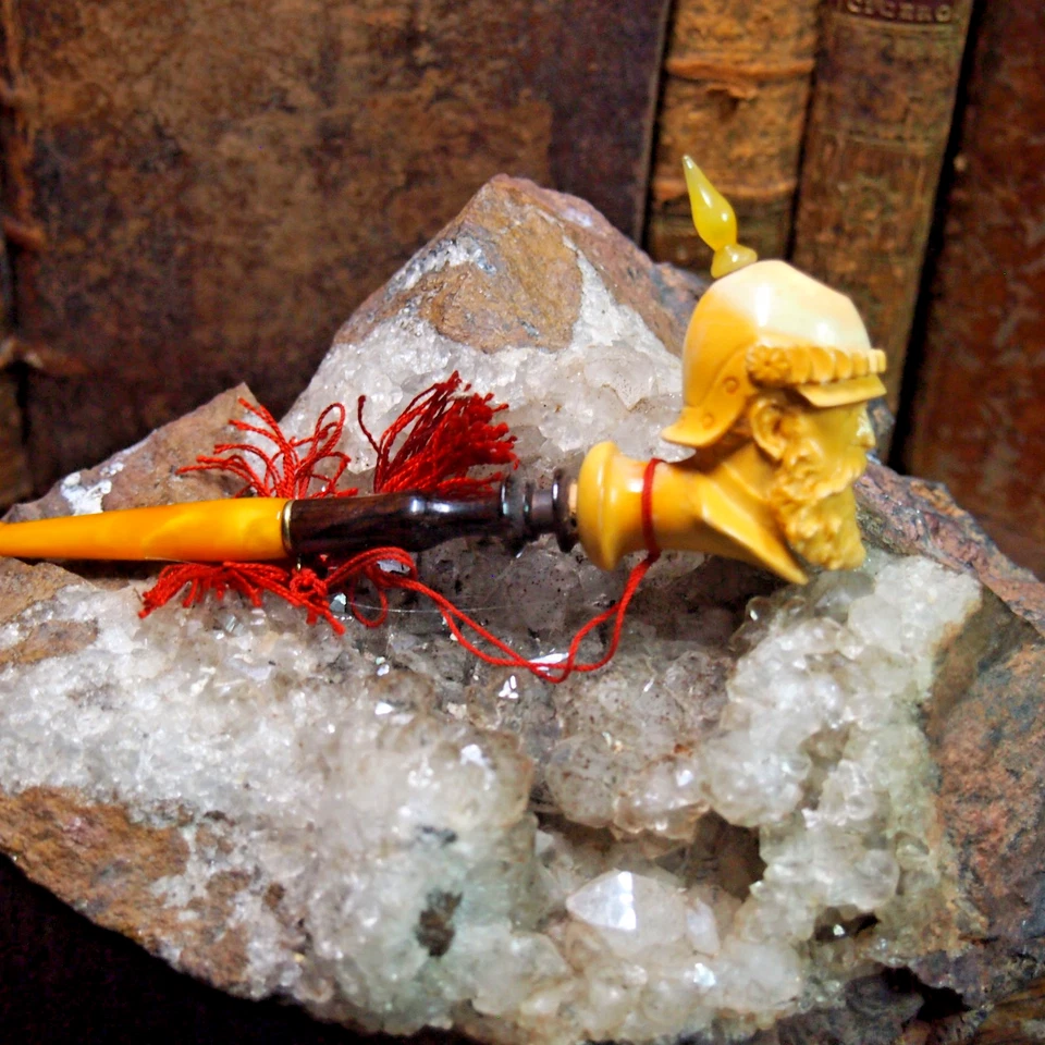 PIPE FUME CIGARETTE  EN ÉCUME DE MER  SCULPTEE OFFICIER ET SON CASQUE A POINTE - Photo 2/4