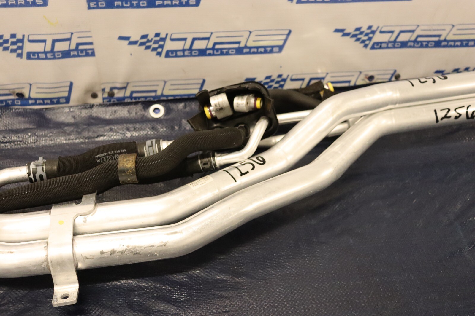 2012 AUDI R8 5.2 QUATTRO SPYDER V10 OEM CENTER ENGINE COOLANT WATER HOSE #1256