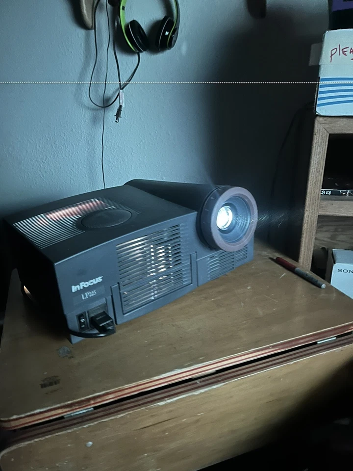 In Focus LP225 Conference Room Projector New Bulbs Excellent Condition - Image 2 of 4