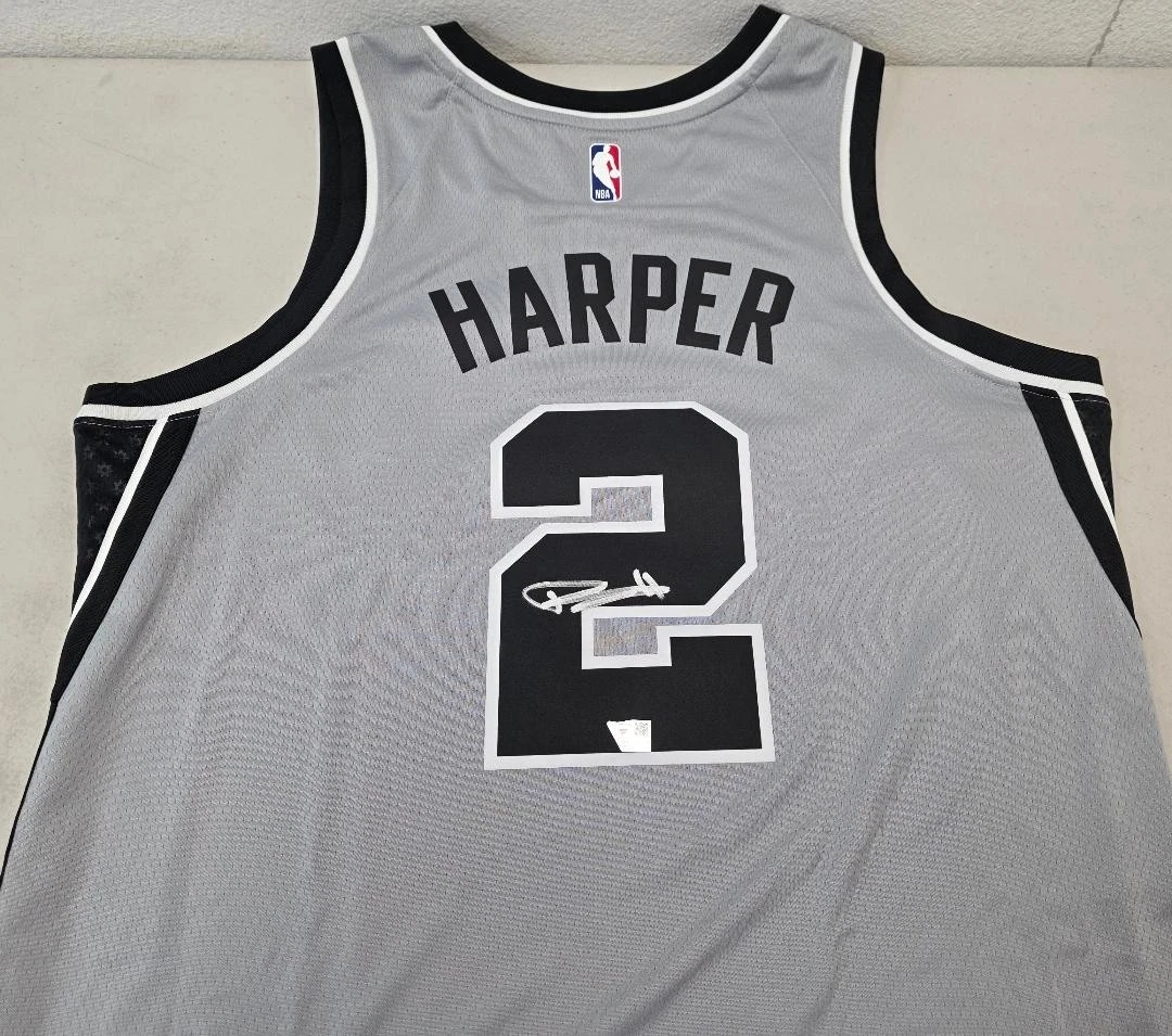 San Antonio Spurs Basketball NBA Original Autographed Items for