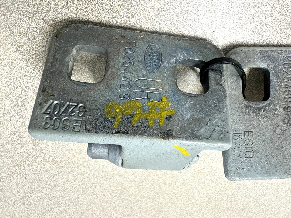 #66 - 2003-09 LAND ROVER RANGE ROVER REAR RIGHT DOOR HINGES SILVER OEM - Image 4 of 4