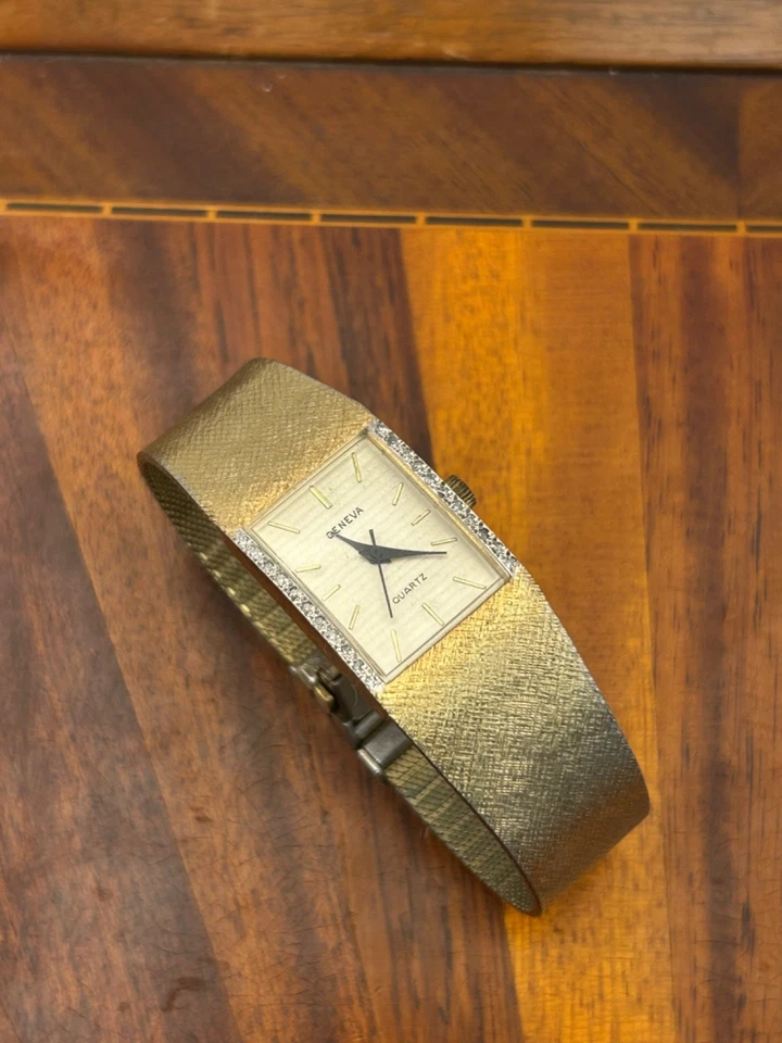 Reloj de Cuarzo Geneva Vintage Tono Dorado Bisel Diamante Genuino 22mm - Batería Nueva Foto 2 de 4