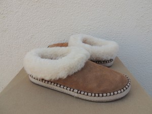 ugg wrin slippers size 8