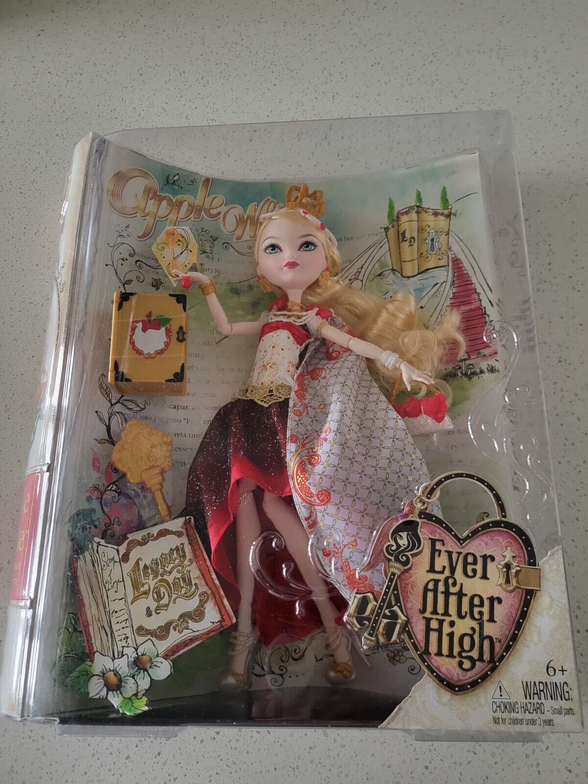 Boneca Ever After High Apple White Legacy Day