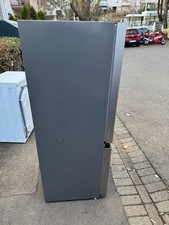 Ich verkaufe einen neuen Kühlschrank, den ich erst vor 1 Monat für 250 Euro 