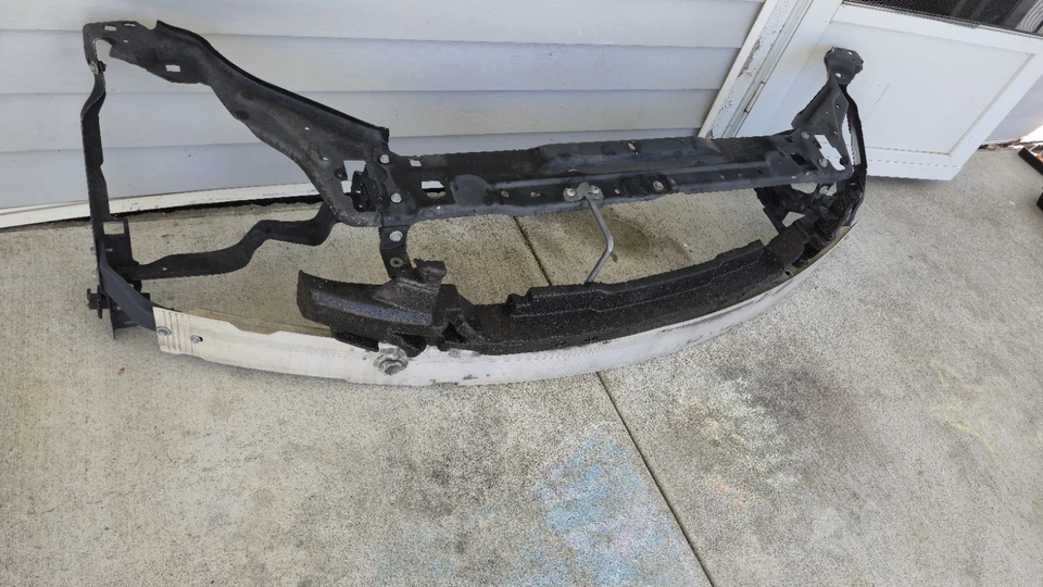 12-14 Conjunto de refuerzo soporte radiador superior mercedes c250, c300, c350  Foto 3 de 4