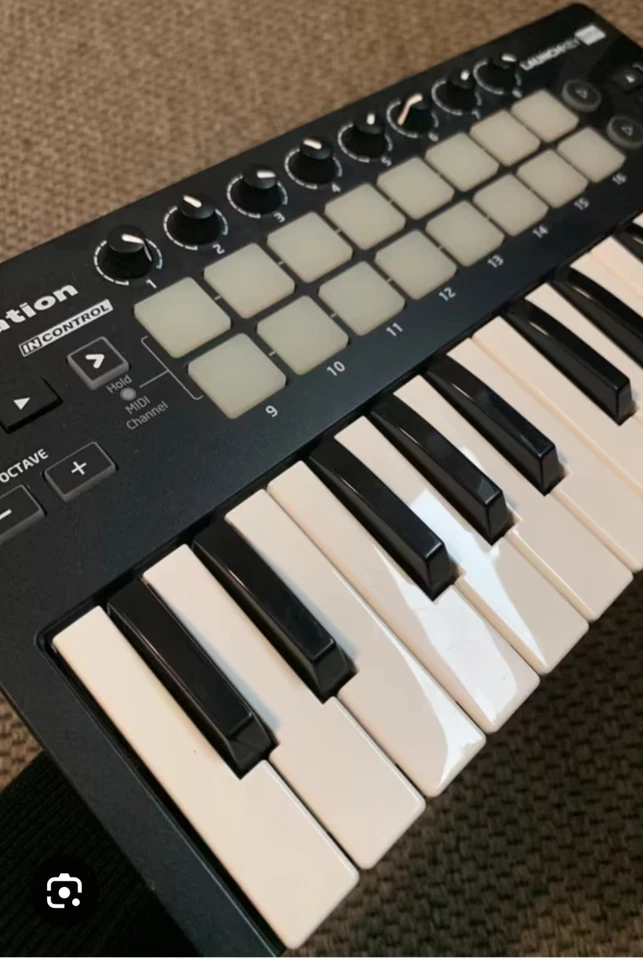 Ableton Controller Novation Launchkey 25 Mini MK2 Midi Keyboard - Launchpad Top! - Bild 2 von 3