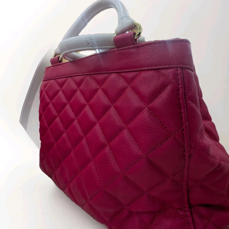 Betsey Johnson стеганая ярко-розовый средний размер сумочки с маленький розовый/белый бант - Изображение 4 из 4