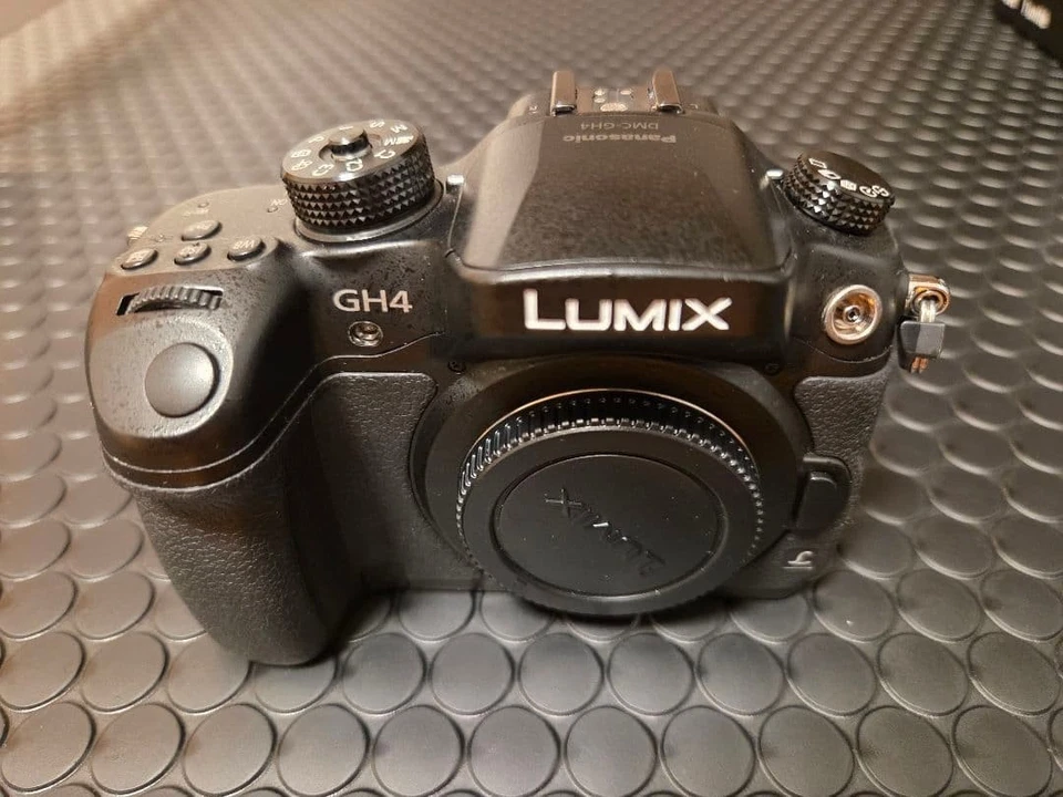 USED Panasonic Lumix DMC-GH4 Body 16MP 4K Digital Camera Black  With Tracking - Image 2 of 4