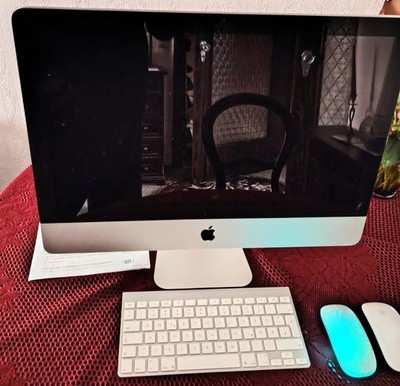 I Mac 21,5 '', X OS Yosemite + Bootstick, 2 Mouse + 1 Tastatur. Ausliederungszust