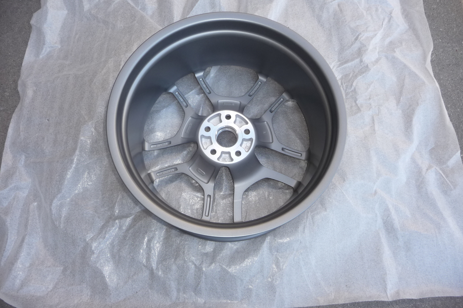 16-18 Lamborghini Huracan 20" Front Wheel Rim 8.5JX20 Titanium 4T0601017M OEM