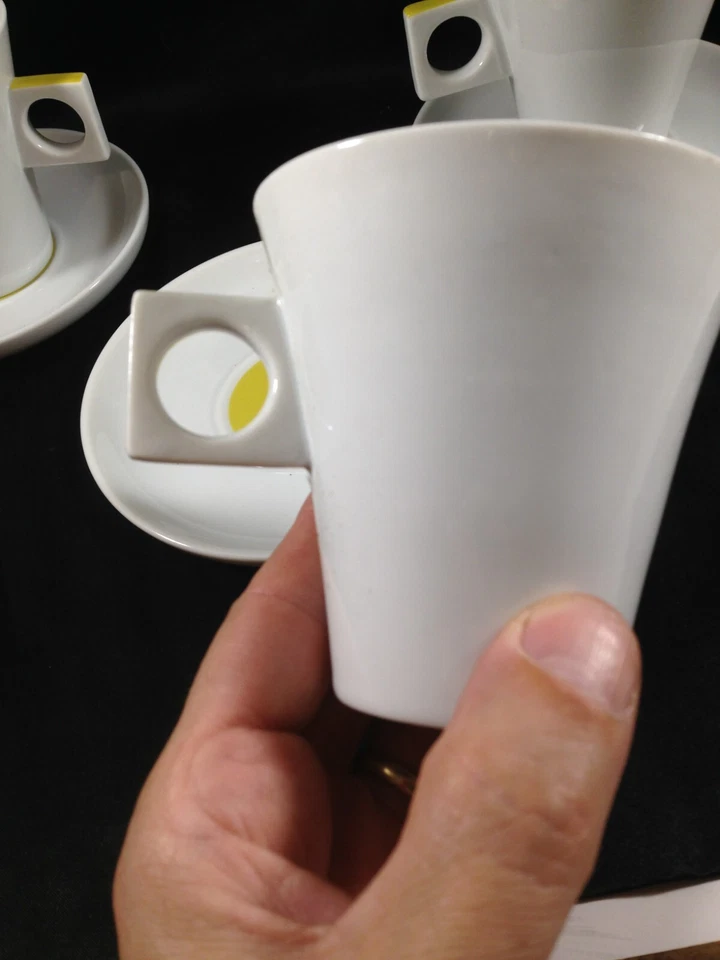 Juego de tres tazas y platillos Nescafé Dolce Gusto amarillo mostaza Foto 3 de 4