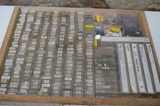 Konvolut Ersatzteile Uhrmacher Futter Schrauben für Federkerne Zahnräder u.v.a.