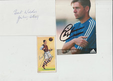 BURNLEY FC SIGNED  6X4  PHOTO CHRIS WADDLE PLUS MCILROY AND CUMMINGS AUTOGRAPHS