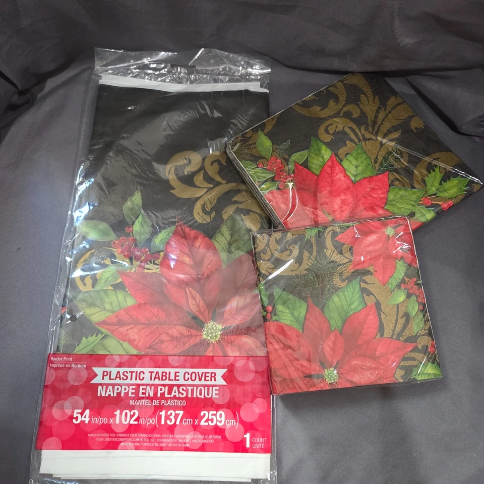 Juego de mantel y servilletas Holiday Elegance flor de pascua sobre fondo negro y dorado Foto 2 de 4