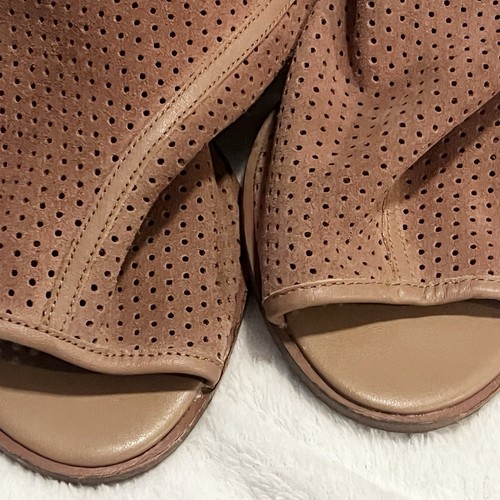 Kelsi Dagger Mason Tan Perforated Block Heel Open Toe Sandal Buckle Size 8.5 - Picture 6 of 7
