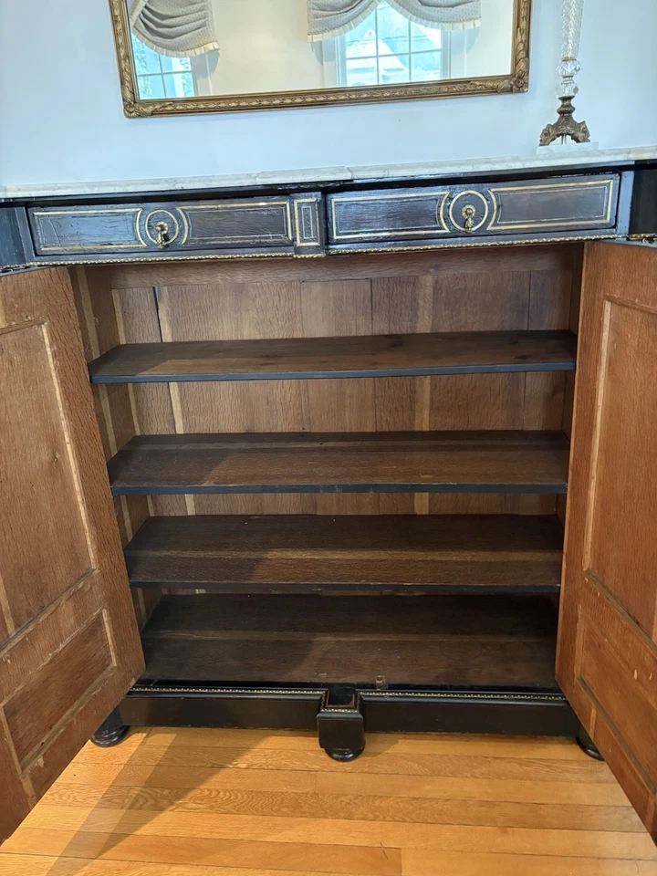 19th Century Credenza Restored. Gorgeous Condition. Very Good Condition No Marks - Image 4 of 4