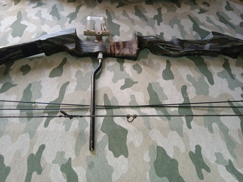Vintage Bear Whitetail II Compound Bow 30" Draw Length, 60# Draw, 38" String - Image 2 of 4