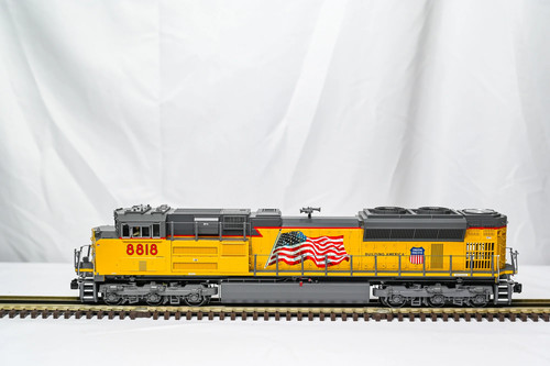Paquete Atlas Union Pacific SD70ACe #8818 + 60’ Hi-Cube Berwick Boxcar | Escala O | Zustand: New