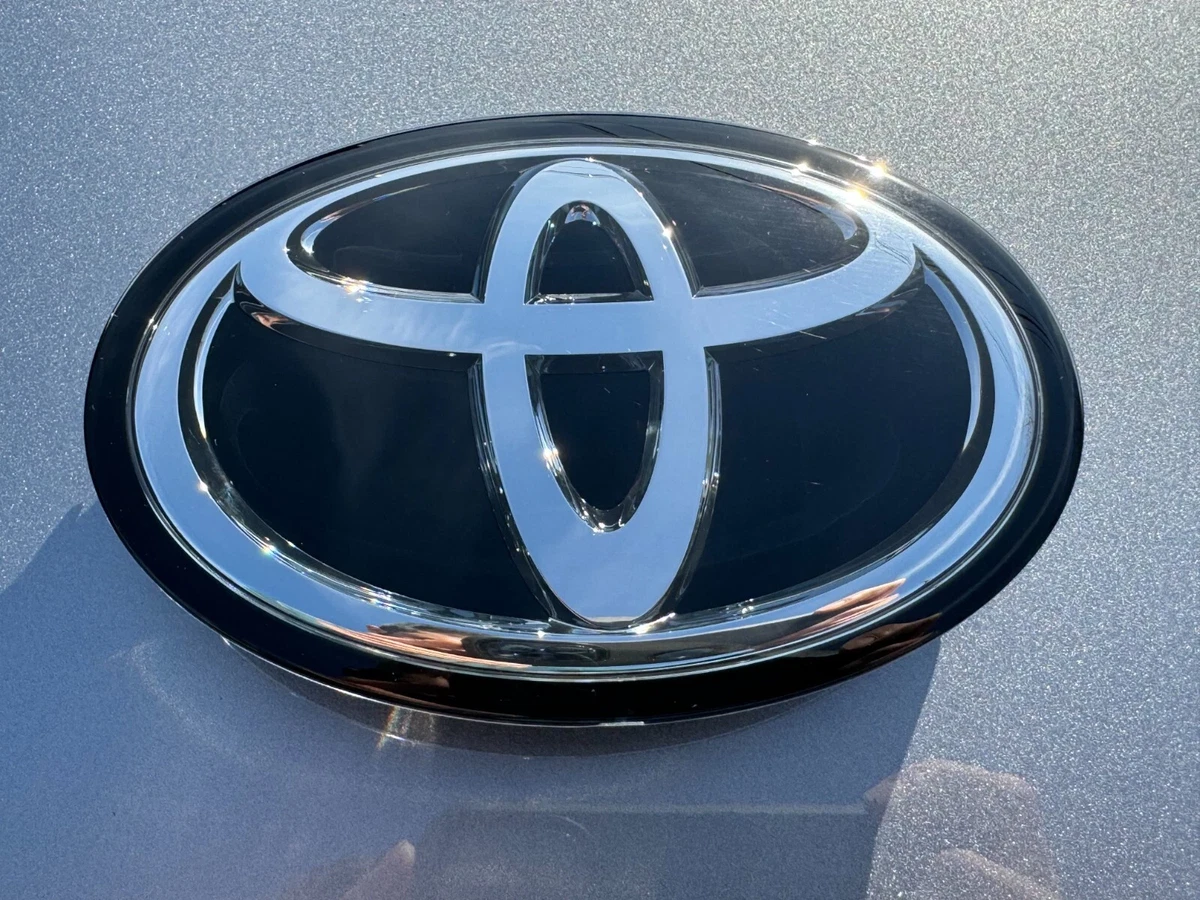 TOYOTA Genuine COROLLA RUMION AXIO FIELDER Front Grille Panel Emblem TOYOTA Genuine COROLLA RUMION AXIO FIELDER Front Grille Panel Emblem