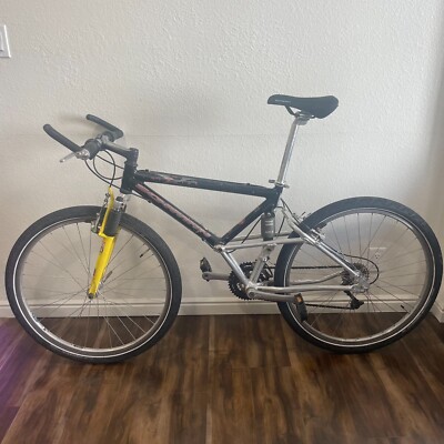 Vintage 1996 SCHWINN SweetSpot S 9six 18in Mountain Bike Full