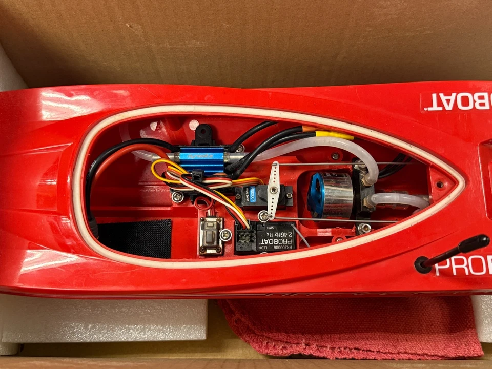 Pro Boat 17" Power Boat Racer Deep-V RTR Brushless Boat Lucas Oil w/2.4GHz Radio - Image 2 of 3