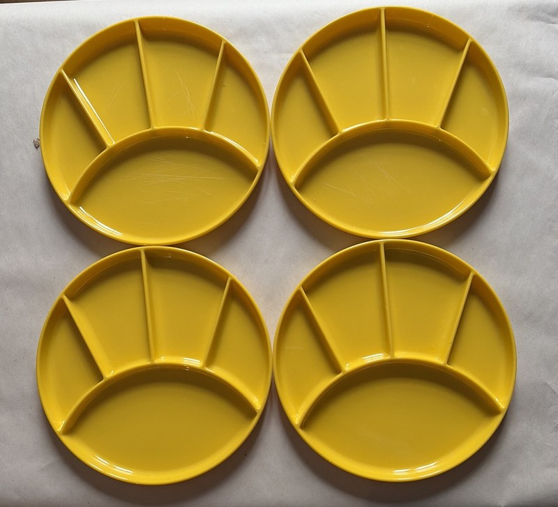 Etco Vintage Melamine Divided Plates -Set Of Four - Sunny Yellow - 9”