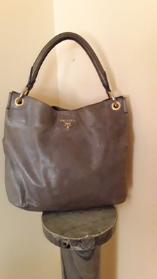 Original Prada Tasche Leder Grau