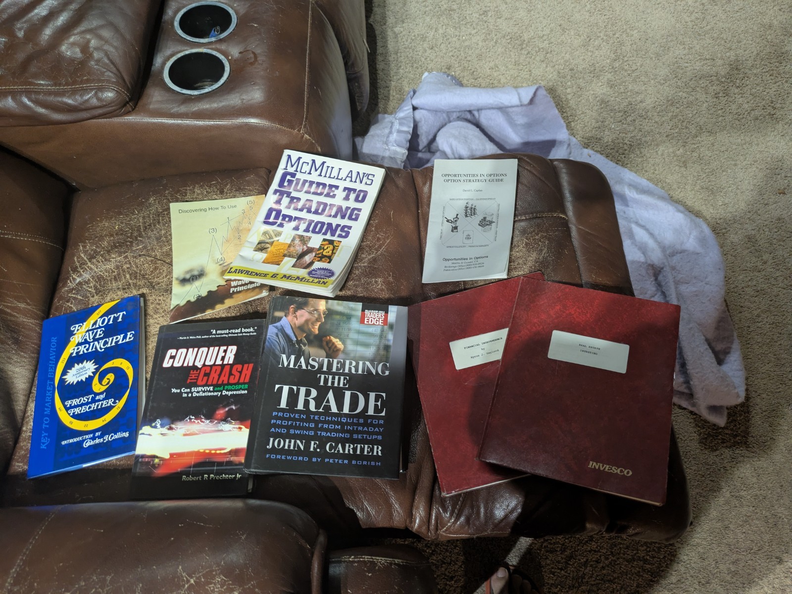 Lot Of 8 Investing Books – Stock Trading Elliott Wave, Options, Real Estate Inv