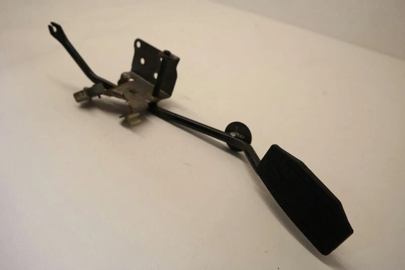 2001 ISUZU VEHICROSS GAS ACCELERATOR PEDAL  - Image 4 of 4