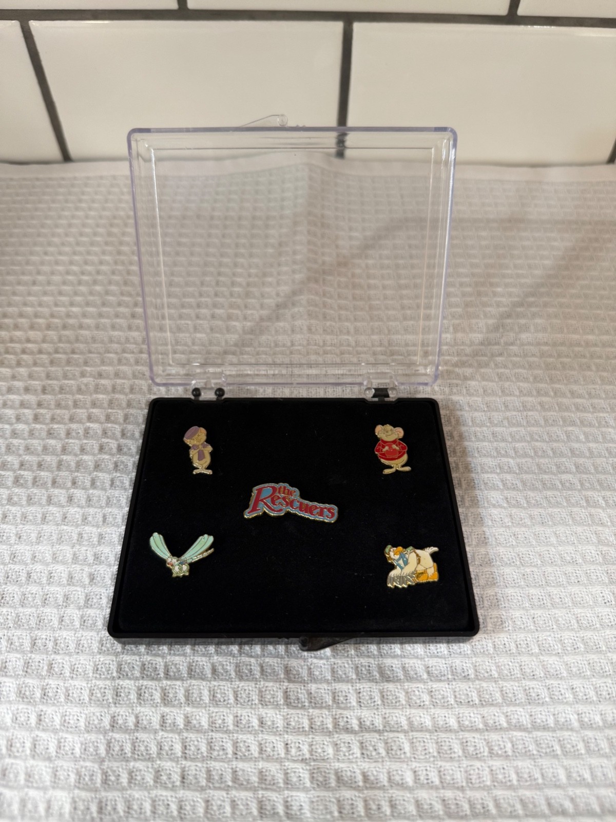 Disney's The Rescuers Vintage Lapel Collectable Tradable 5 Pin Set 1999 Bianca
