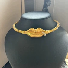 Schiaparelli Retro Charm Exquisite Gold Tone Crystal Sexy Lips Necklace Collar