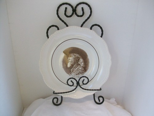 "Rare" Buffalo Bill 100th birthday (1946) commemorative plate W/stand - Picture 5 of 5