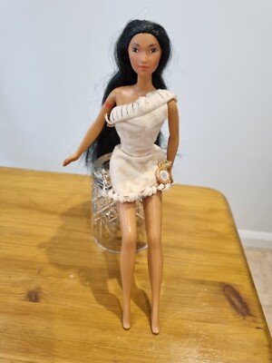 Vintage Disney Sun Colors Pocahontas Puppe 13328 Mattel 1995