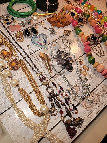 Vintage Costume Jewelry Lot Lee Bernard,Coro,Monet,Napier, Trifari & More - Image 1