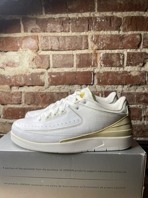 Size 8.5-Air Jordan 2 Retro Low White Metallic Silver V Varsity Maize
