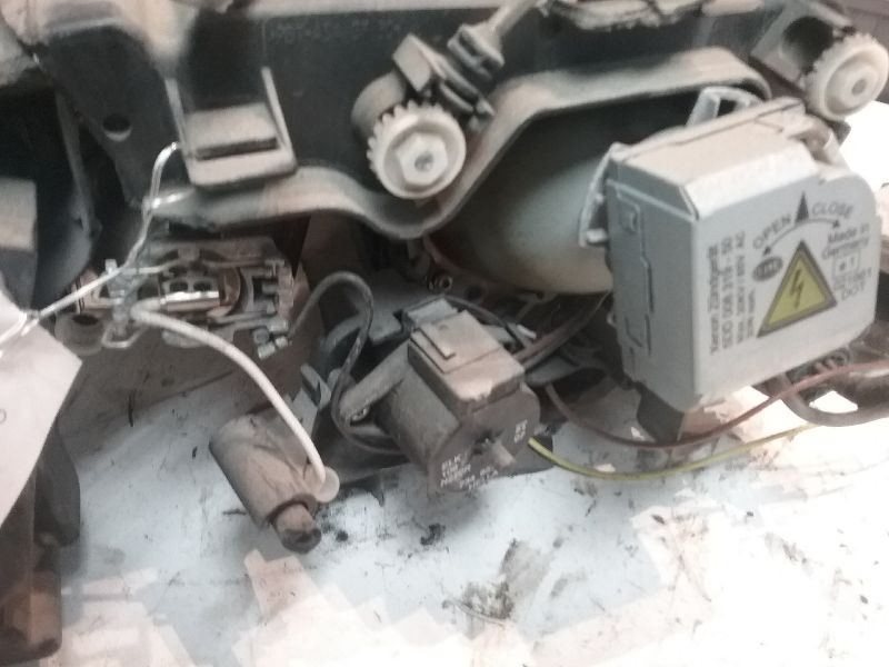 2008 MASERATI QUATTROPORTE HEADLIGHT HID PARTS ONLY DAMAGED
