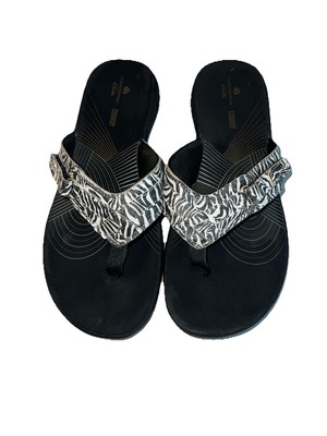 Clarks Cloudsteppers Thong Sandals Zebra Flip Flop Adjustable Women  Sz 8M