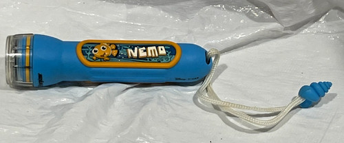 FINDING NEMO Energizer Disney Pixar Flashlight Blue WORKS!