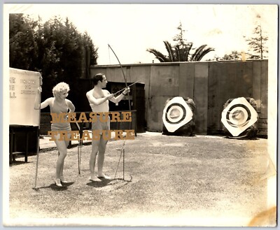 C.1928 DONALD COOK, POLLY WALTERS, FILM ACTORS ARCHERY PUBLICITY PRESS PHOTO F23