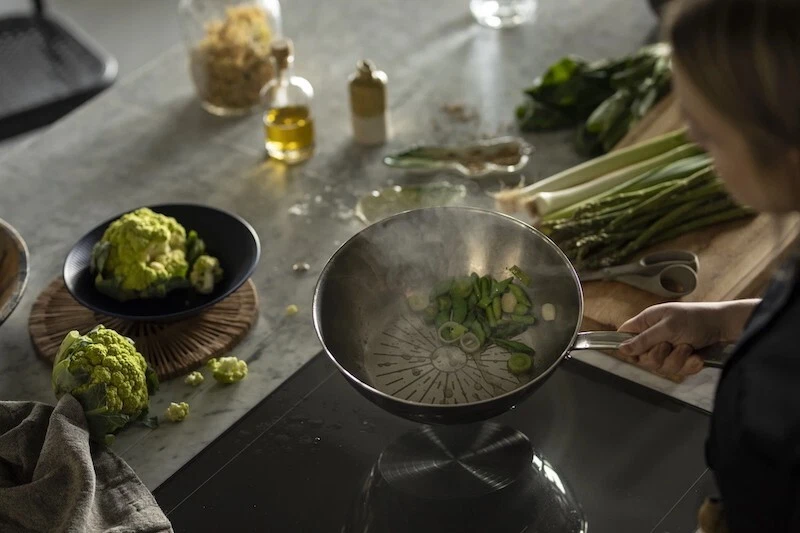 FISKARS ALL STEEL PURE WOK PAN DIAMETER 28 CM, WOK PAN, PAN, NEW - Picture 8 of 9