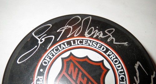 New Jersey Devils TEAM SIGNATURE HOCKEY PUCK - STANLEY CUP - LARRY ROBINSON - Foto 6 di 6